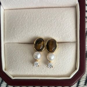 Elegant Gold and Pearl Earrings